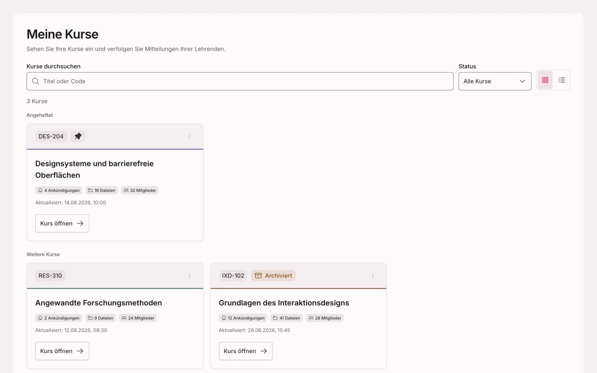 Die Kursliste in der Anwendung für Studierende: ein angehefteter Kurs und zwei weitere, mit der Zahl der Ankündigungen, Dateien und Mitglieder.